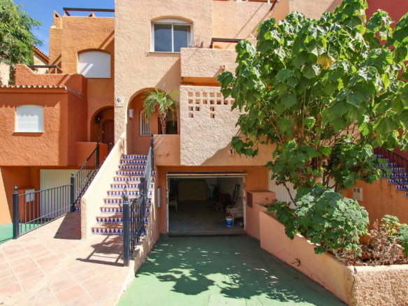 🏠 For Sale: 3-Bedroom Townhouse in Marbella Center