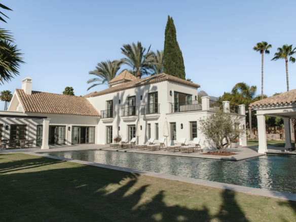 For sale 🏡 Discover an exceptional estate  in Nueva Andalucia!