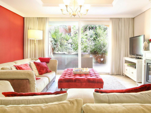 🏠 For Sale: 3-Bedroom Townhouse in Marbella Center