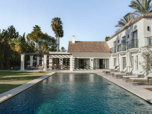 For sale 🏡 Discover an exceptional estate  in Nueva Andalucia!