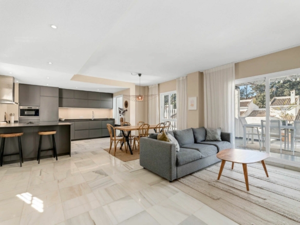 🏠 FOR SALE: NUEVA ANDALUCÍA   3-BEDROOM PENTHOUSE DUPLEX IN PRIME LOCATION