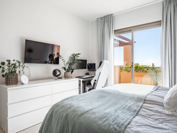 For Sale & Rent – Benahavis  – 3 Bed Penthouse –  Sea Views – Gated