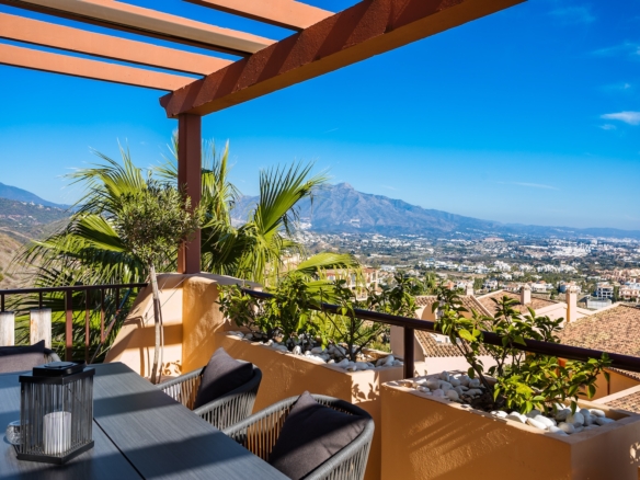For Sale & Rent – Benahavis  – 3 Bed Penthouse –  Sea Views – Gated