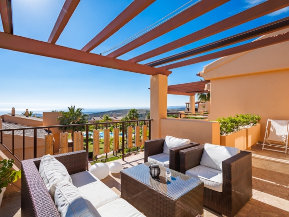For Sale & Rent – Benahavis  – 3 Bed Penthouse –  Sea Views – Gated