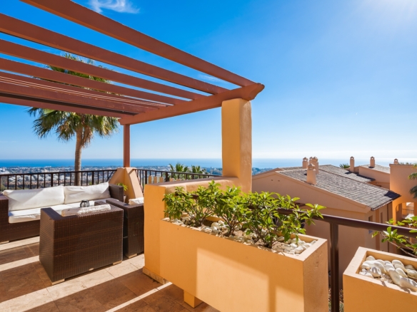 For Sale & Rent – Benahavis  – 3 Bed Penthouse –  Sea Views – Gated
