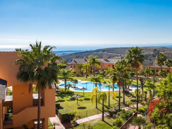 For Sale & Rent – Benahavis  – 3 Bed Penthouse –  Sea Views – Gated