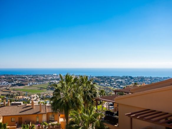 For Sale & Rent – Benahavis  – 3 Bed Penthouse –  Sea Views – Gated