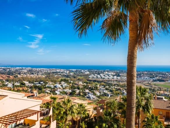For Sale & Rent – Benahavis  – 3 Bed Penthouse –  Sea Views – Gated