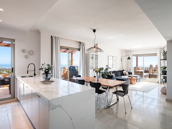 For Sale & Rent – Benahavis  – 3 Bed Penthouse –  Sea Views – Gated