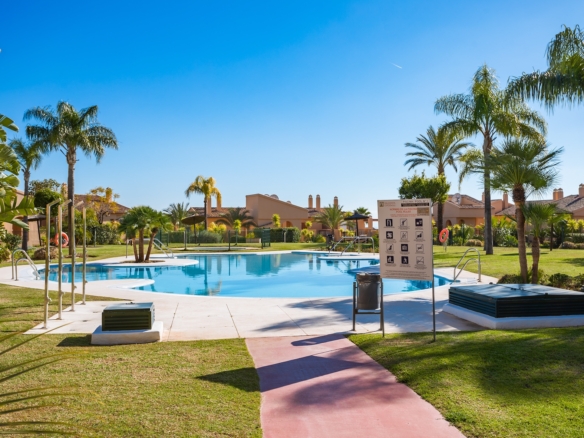 For Sale & Rent – Benahavis  – 3 Bed Penthouse –  Sea Views – Gated