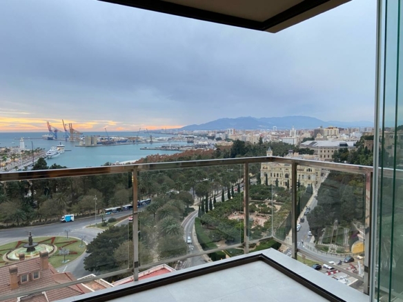 For Sale  – Malaga Port  – 4 Bedrooms  Reformed Apartment with Sea Views