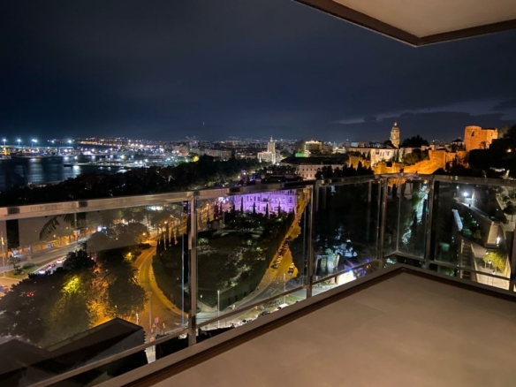For Sale  – Malaga Port  – 4 Bedrooms  Reformed Apartment with Sea Views