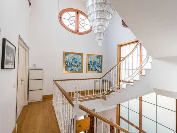 For sale 🏡 Luxury 6B Villa in Marbella Town – Walk to all facilities