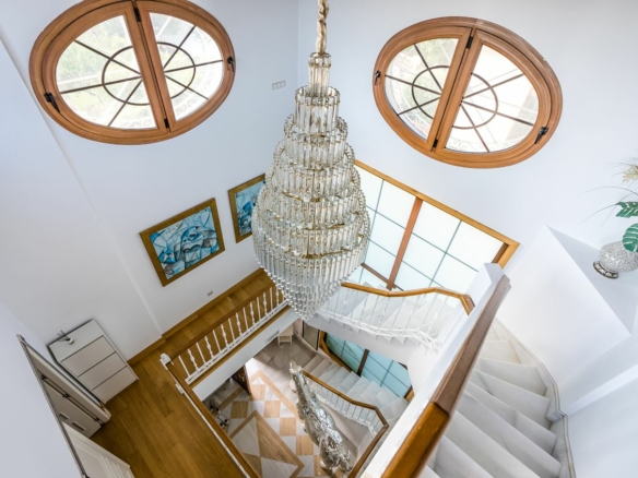 For sale 🏡 Luxury 6B Villa in Marbella Town – Walk to all facilities