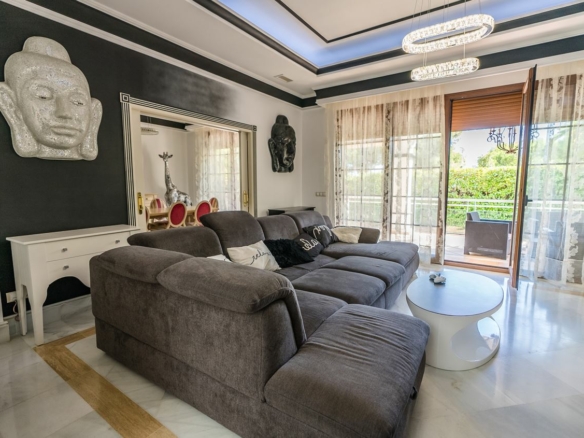 For sale 🏡 Luxury 6B Villa in Marbella Town – Walk to all facilities