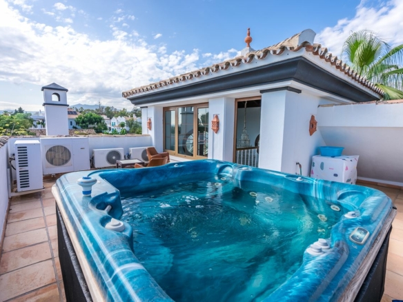 For sale 🏡 Luxury 6B Villa in Marbella Town – Walk to all facilities