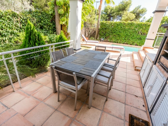 For sale 🏡 Luxury 6B Villa in Marbella Town – Walk to all facilities