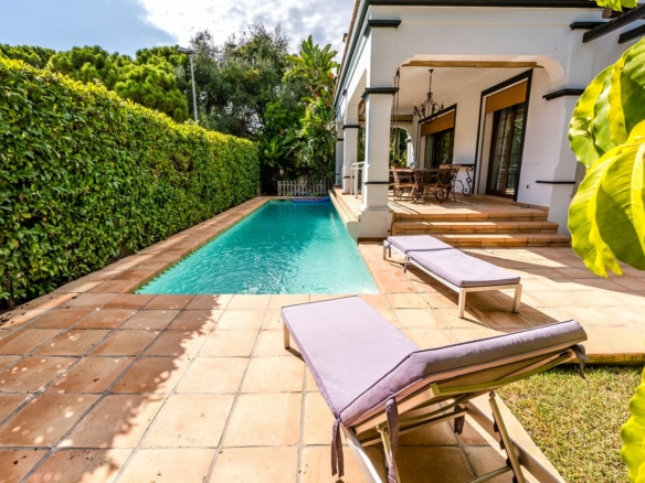 For sale 🏡 Luxury 6B Villa in Marbella Town – Walk to all facilities