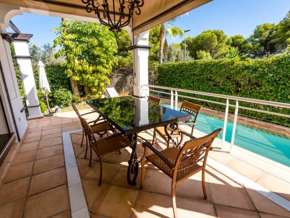 For sale 🏡 Luxury 6B Villa in Marbella Town – Walk to all facilities