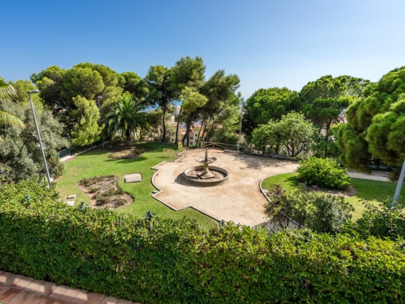 For sale 🏡 Luxury 6B Villa in Marbella Town – Walk to all facilities