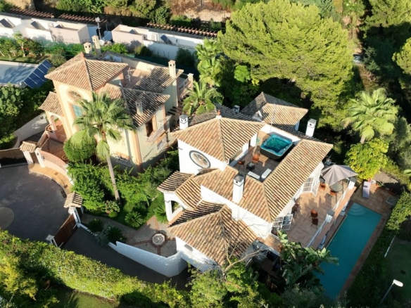 For sale 🏡 Luxury 6B Villa in Marbella Town – Walk to all facilities