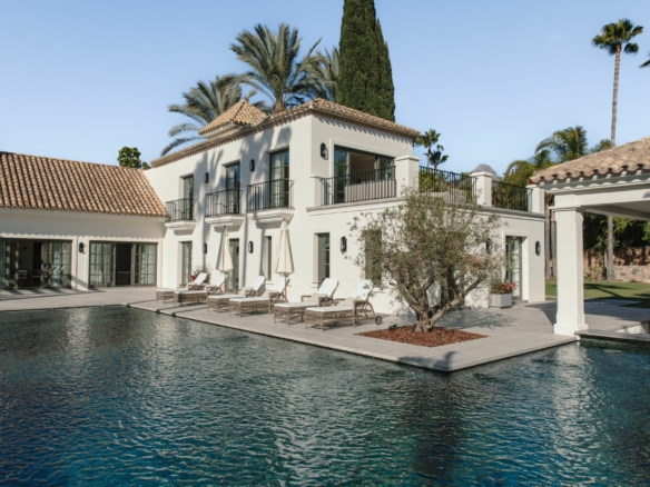 For sale 🏡 Discover an exceptional estate  in Nueva Andalucia!