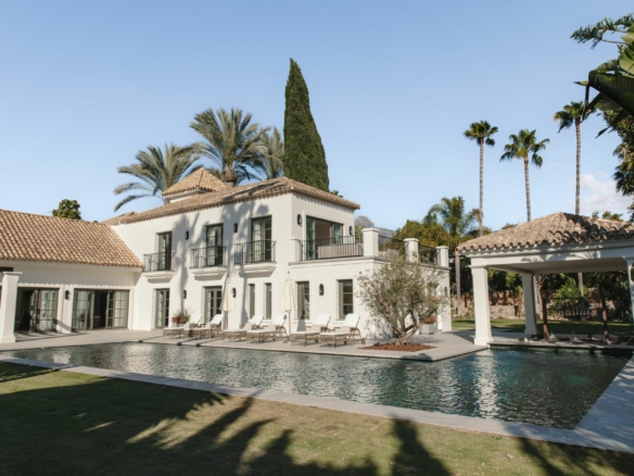 For sale 🏡 Discover an exceptional estate  in Nueva Andalucia!