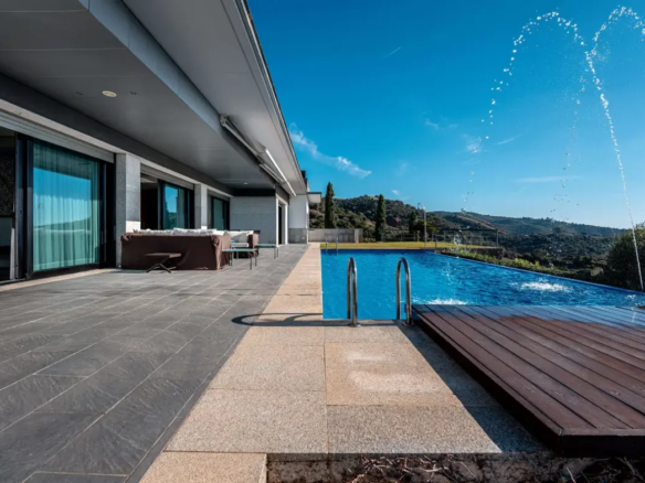 For sale – Modern 5-Bed Villa in Altos de Los Monteros – Sea Views