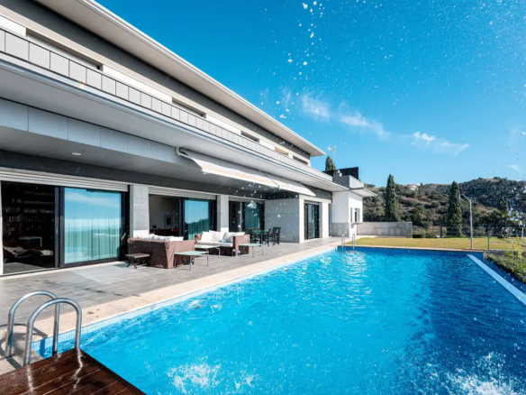 For sale – Modern 5-Bed Villa in Altos de Los Monteros – Sea Views