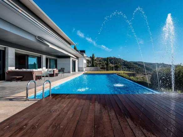 For sale – Modern 5-Bed Villa in Altos de Los Monteros – Sea Views