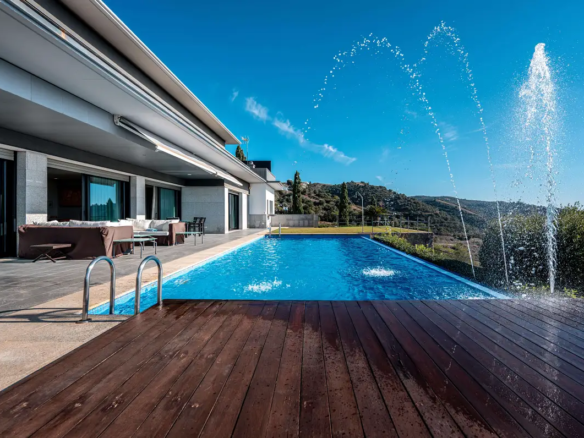 For sale – Modern 5-Bed Villa in Altos de Los Monteros – Sea Views