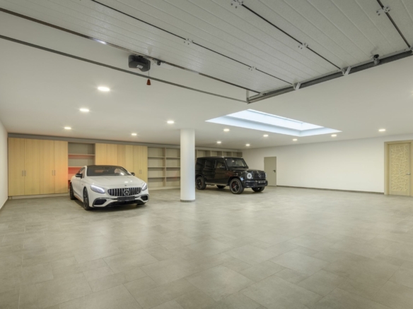 RESERVED 🏡 | Turnkey Villa in Nueva Andalucía ✨ | Garage for 10 Cars 🚗🚗🚗