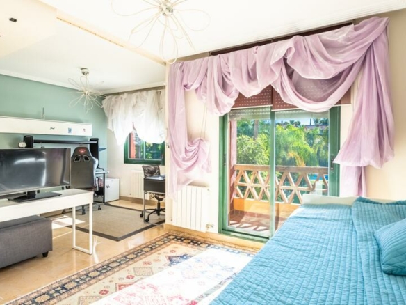 For Sale 🏡 Marbella Golden Mile, Marbella 🌅 South-west facing townhouse within walking distance to Puente Romano and the beach
