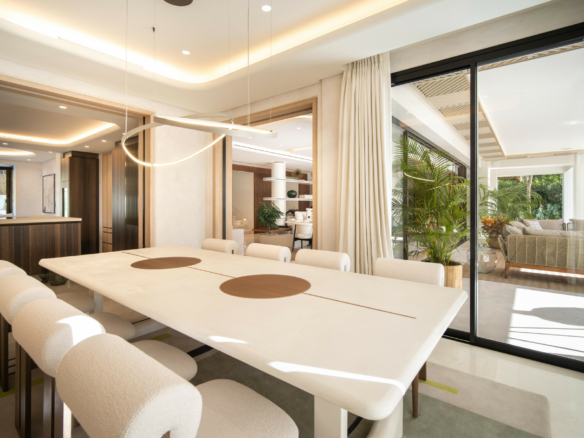 🏰✨ LUXURIOUS VILLA FOR SALE IN MARBELLA GOLDEN MILE! ✨🏰 GATED – Turnkey Opportunity