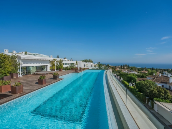 Penthouse 5 Bedrooms  in Sierra Blanca, Costa del Sol – Sea Views – Gated