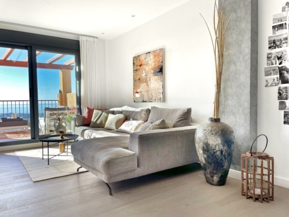 Penthouse in Hacienda del Señorio de Cifuentes Benahavis for  Rent