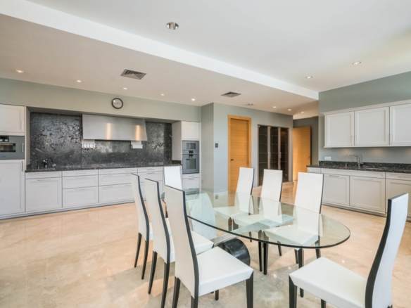 Penthouse 5 Bedrooms  in Sierra Blanca, Costa del Sol – Sea Views – Gated