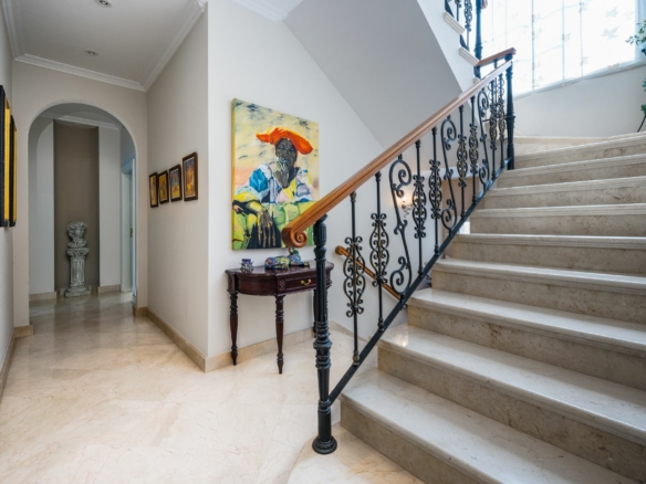 For Sale – Luxurious 7 Bedrooms Mansion in Nueva Andalucia! 🌅