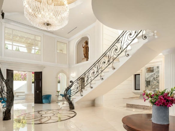 For sale 🏡 Luxurious Mansion in Sierra Blanca, Marbella Golden Mile! 🌟 Sea View  -Gated 