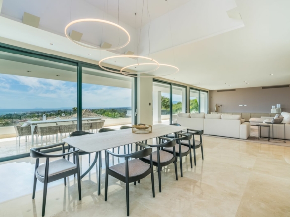 Penthouse 5 Bedrooms  in Sierra Blanca, Costa del Sol – Sea Views – Gated