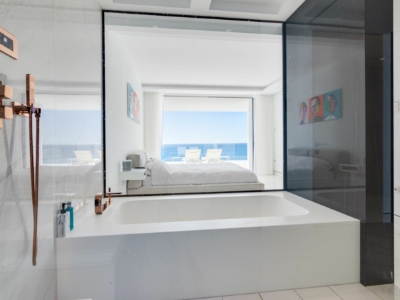 For Rent – EMARE 🏢 Estepona COSTA DEL SOL 4 Bedrooms APARTMENT 🏖️