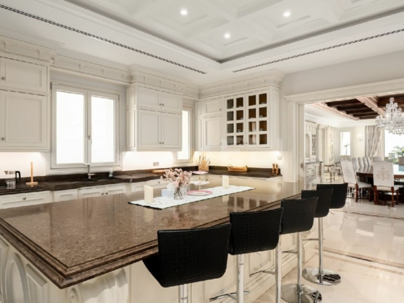 For sale 🏡 Luxurious Mansion in Sierra Blanca, Marbella Golden Mile! 🌟 Sea View  -Gated 
