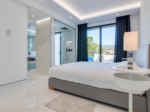 For Rent – EMARE 🏢 Estepona COSTA DEL SOL 4 Bedrooms APARTMENT 🏖️