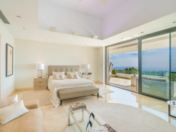 Penthouse 5 Bedrooms  in Sierra Blanca, Costa del Sol – Sea Views – Gated