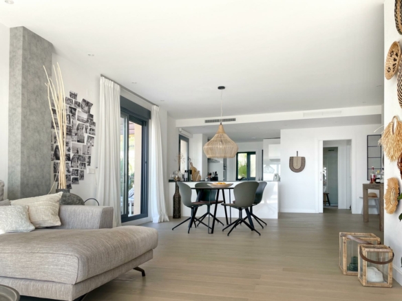 Penthouse in Hacienda del Señorio de Cifuentes Benahavis for  Rent