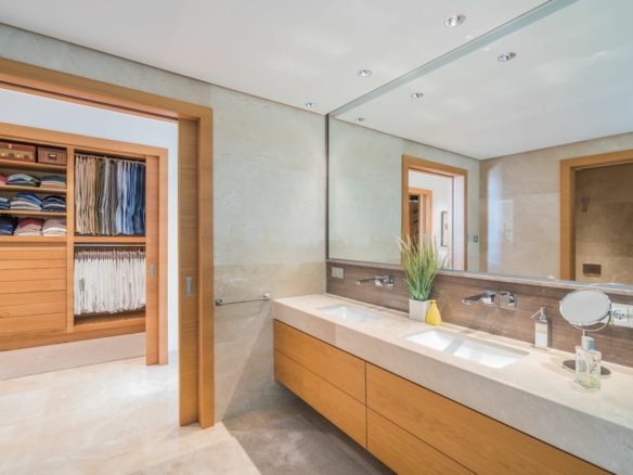 Penthouse 5 Bedrooms  in Sierra Blanca, Costa del Sol – Sea Views – Gated
