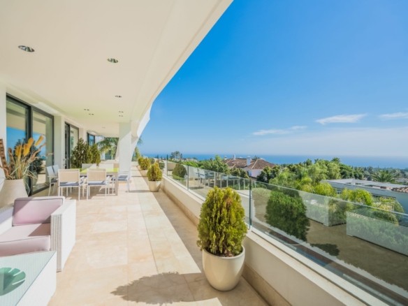 Penthouse 5 Bedrooms  in Sierra Blanca, Costa del Sol – Sea Views – Gated