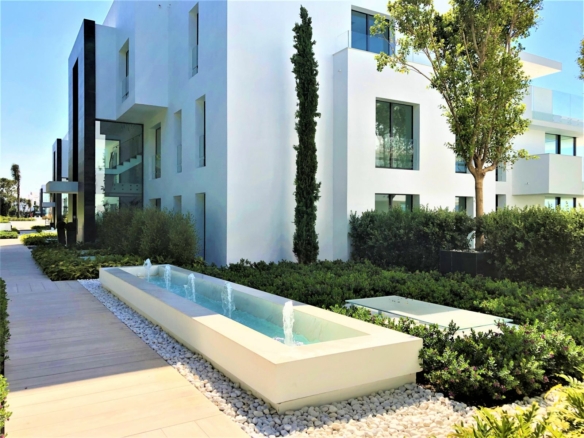 For Rent – EMARE 🏢 Estepona COSTA DEL SOL 4 Bedrooms APARTMENT 🏖️