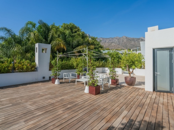 Penthouse 5 Bedrooms  in Sierra Blanca, Costa del Sol – Sea Views – Gated