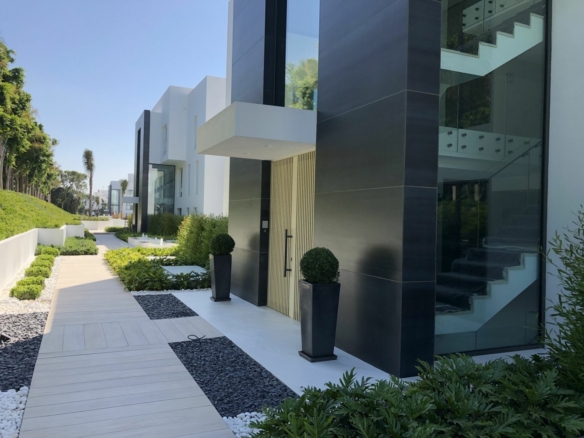 For Rent – EMARE 🏢 Estepona COSTA DEL SOL 4 Bedrooms APARTMENT 🏖️